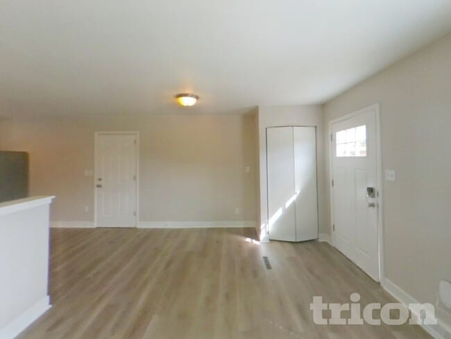 Photo - 3514 E La Salle St