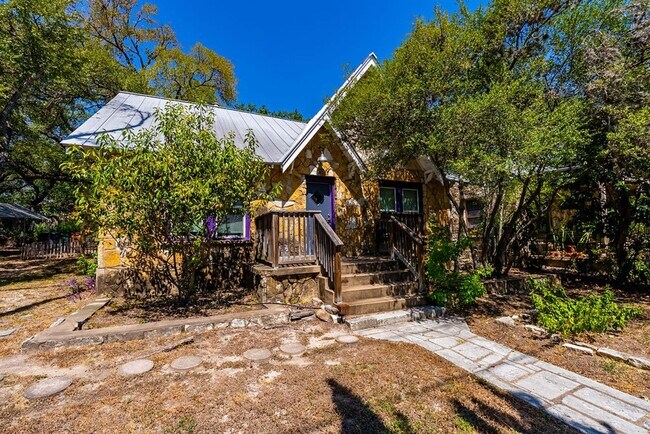 902 Bouldin Ave