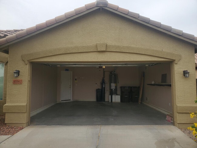 Photo - 45967 W Starlight Dr