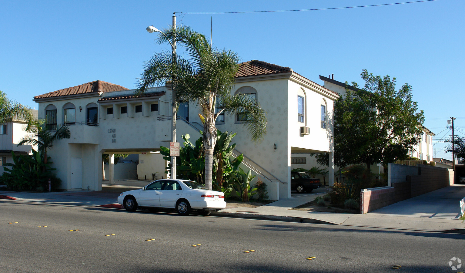 1246 W. Gardena Apartments - 1246 W. Gardena Apartments