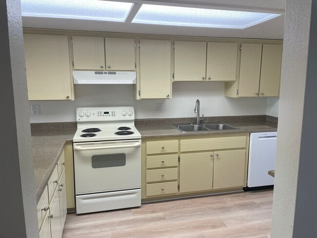 Photo - VILLAGE OF OAK CREEK Unit 82