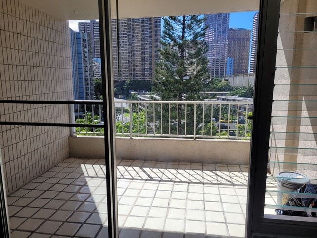 Photo - Newly Renovated 1bd, 1ba, Assigned 1pkg 648sqft. for $2200 Unidad 706