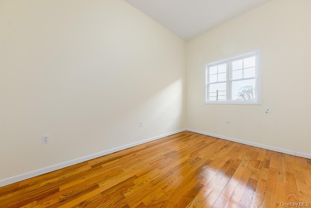 Photo - 954 E 104th St