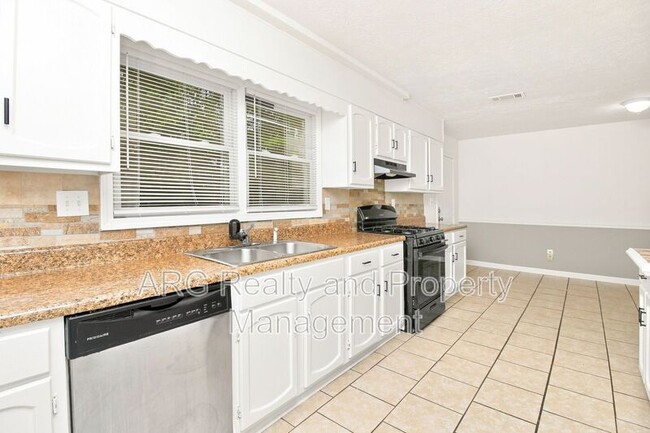 Photo - 2142 Fairway Ct SE