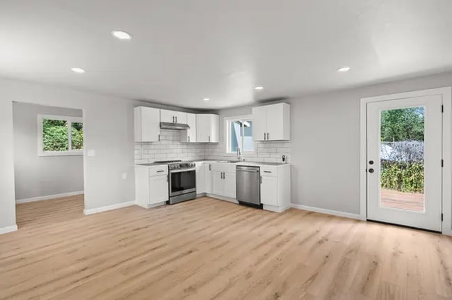 Photo - 2415 West St