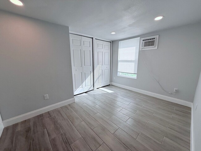 Photo - 1111 50th Avenue Plaza W Unidad A