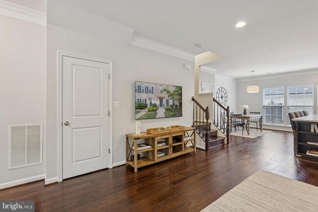 Photo - 805 Basswood Dr