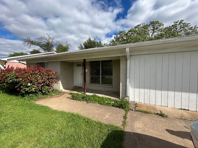 Photo - 2750 Ridgewood St