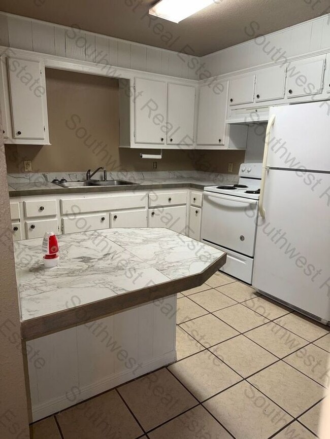 Photo - Spacious 2 bedroom 1 Bath apartment- Close...