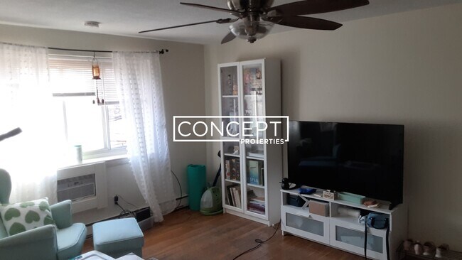 Photo - 365 Faneuil St Unidad 11