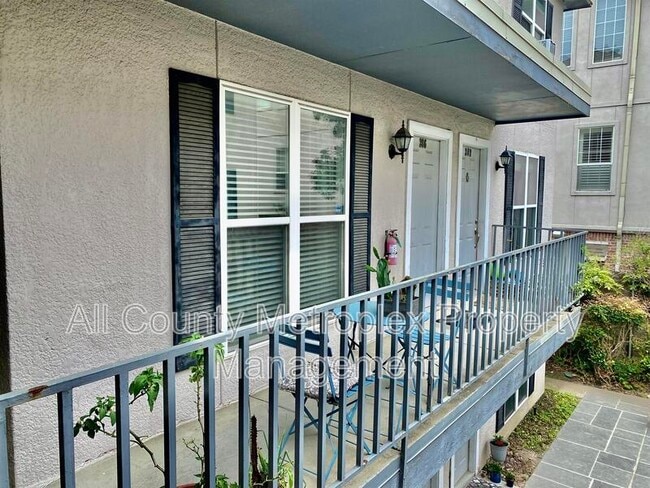 Building Photo - 4520 Holland Ave