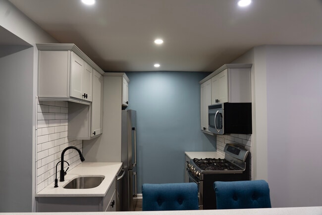 Photo - 22 Chapman St Unit Charming 2-Bedroom Apartm