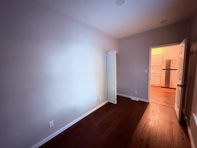 Photo - 2012 Schaeffer Pl