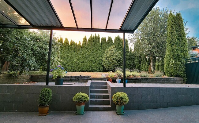 Photo - 1701 Nanaimo St