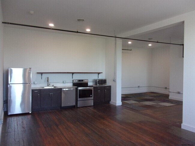 Photo - 38 W Main St