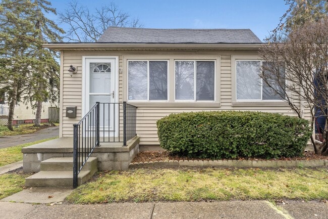 Building Photo - 2040 Austin Ave