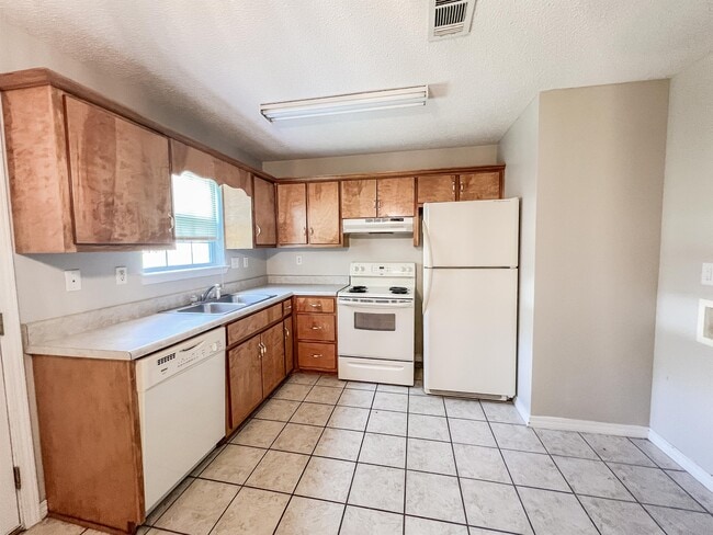 Photo - 224 Runnymeade Dr