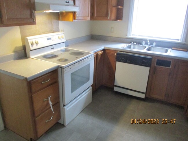 Photo - Eleventh Ave., 810