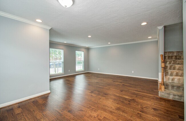 Photo - 402 Bendwood Dr Unidad True