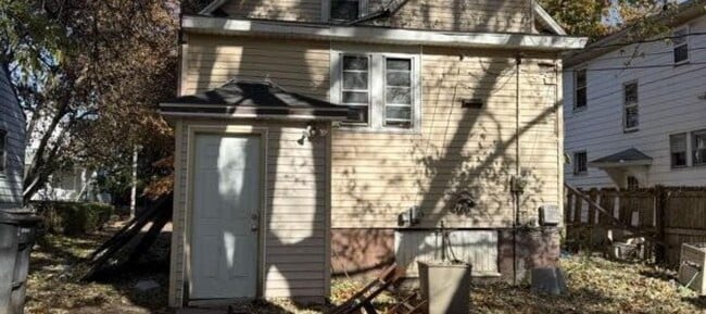 Photo - 989 W Packard St