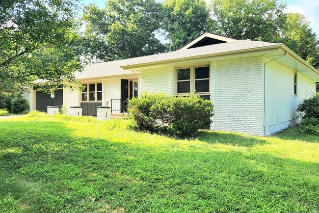 Photo - 1321 E Walnut Lawn St
