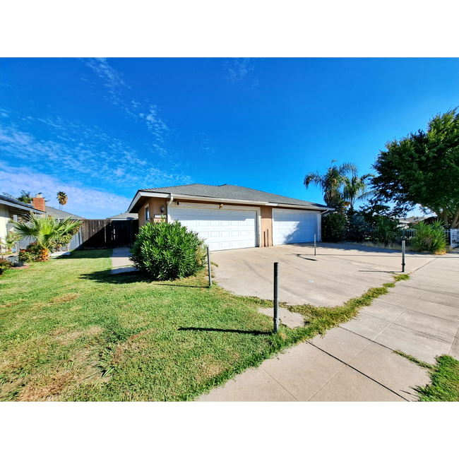 Building Photo - Spacious 3-Bedroom Home Steps from Addams ...
