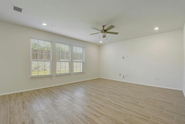 Photo - 185 Azure Cv