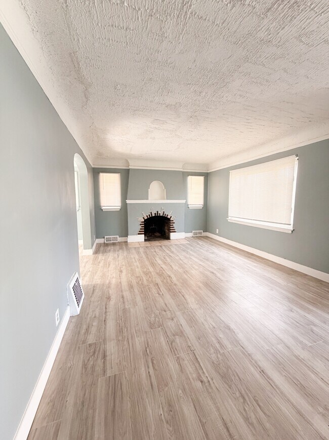 Photo - 5267 Haverhill St