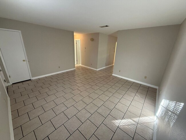 Photo - Northeast Pensacola - Harbour Square - 2 bedroom, 1 bathroom