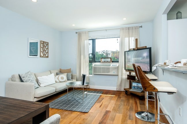 412 Bronx River