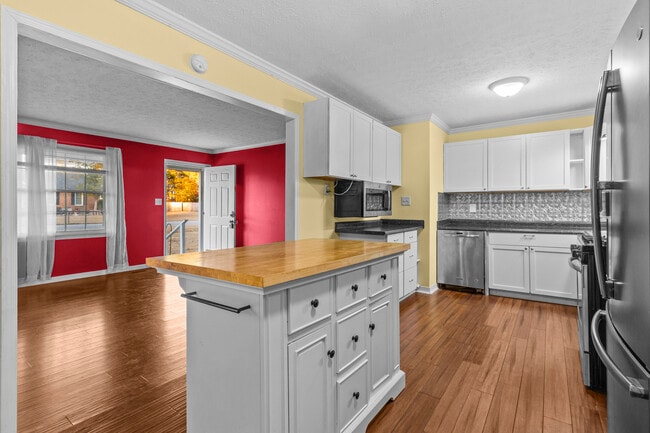 Photo - 214 Manchester Rd