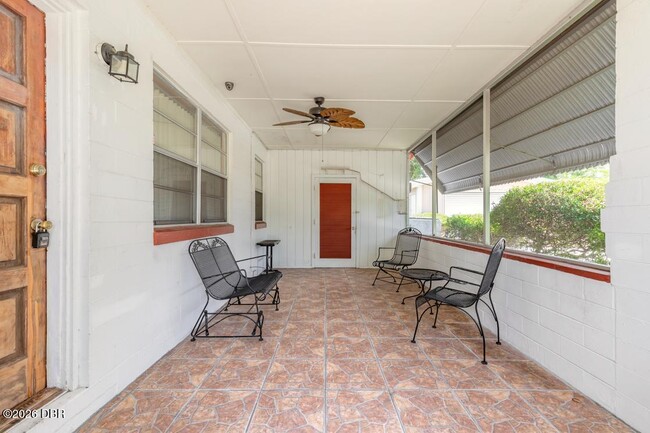 Photo - 1584 Valencia Ave