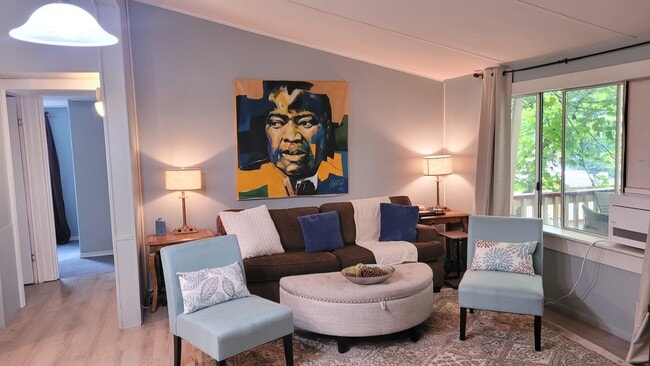 Building Photo - 482 Hilltop Dr