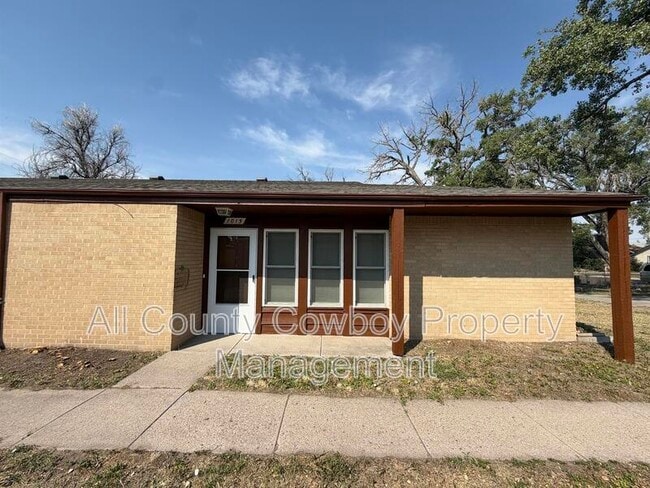 Photo - 1015 E 8th St