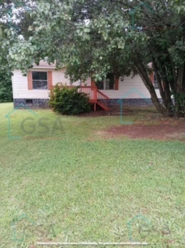 3 Bedroom Mobile Home Available! - 3 Bedroom Mobile Home Available!