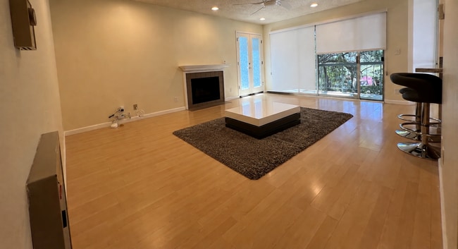 Photo - 2700 Le Conte Ave Unidad 204