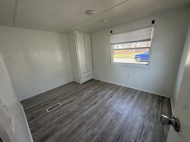 Photo - 7960 Reynolda Rd