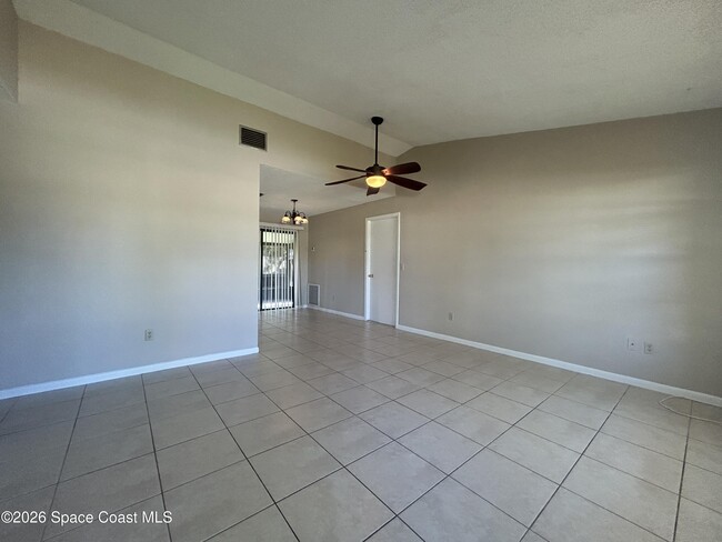 Photo - 843 Emden Ave NW