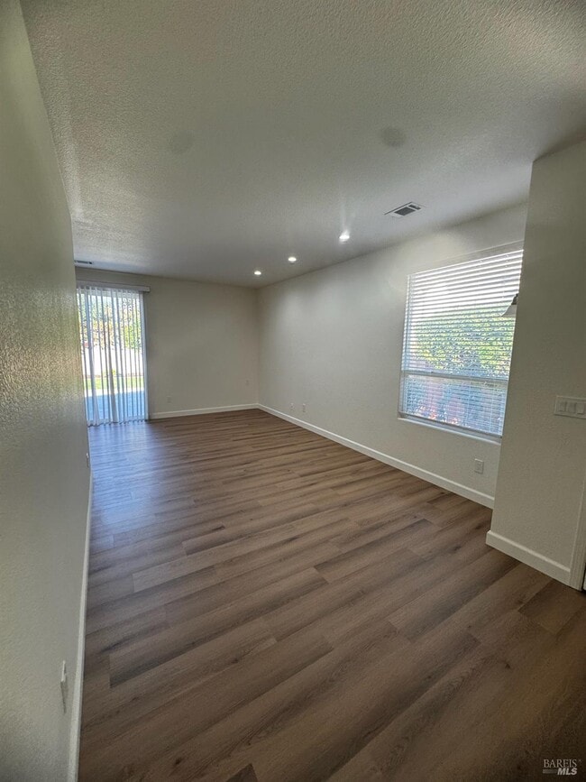 Photo - 413 Morales Ct