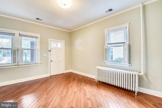 Building Photo - 214 E Monroe Ave