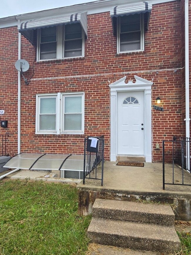 Building Photo - Beautiful 4 Bedroom 2 Bathroom East Baltim...