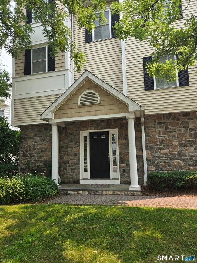 Building Photo - 1707 Summer St Unit 1