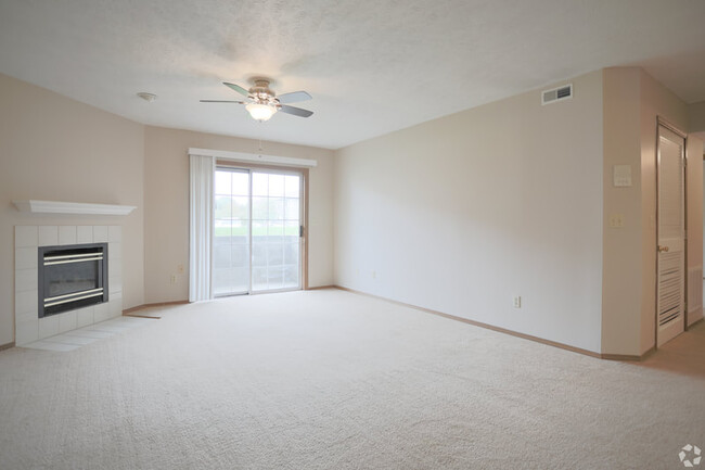 Oakbrook Court | Spacious Living Room - BayOak Apartments