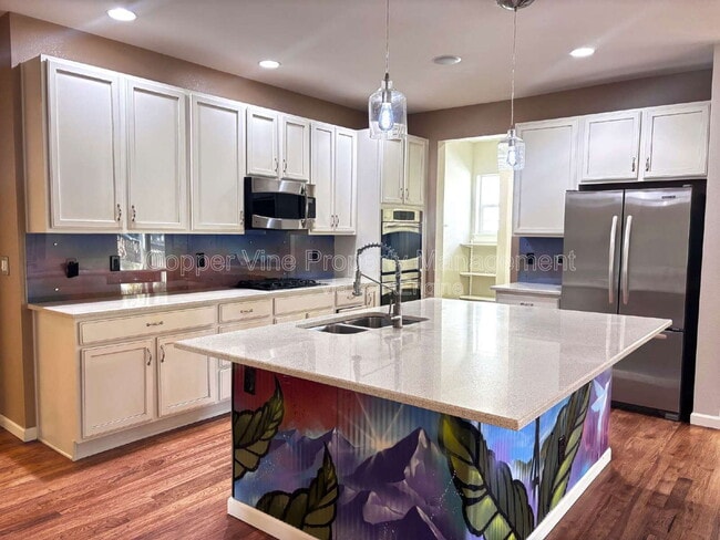 Photo - 900 Treece St