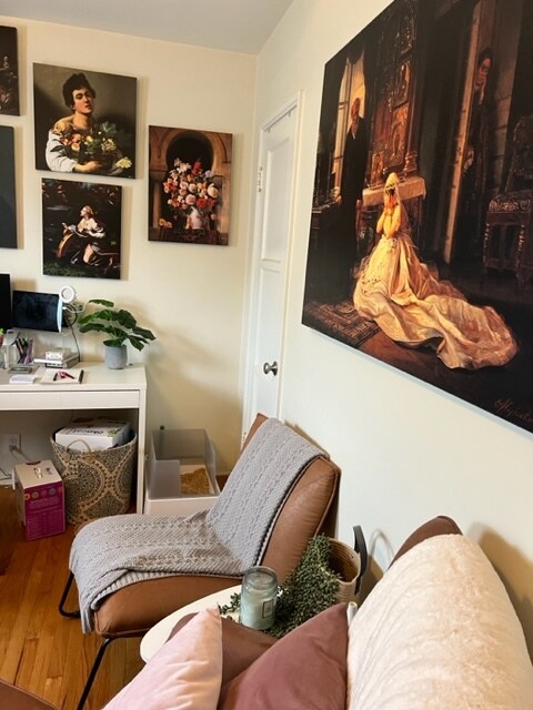 Living Room Pic3 - 2048 Colby Ave Unit 2048