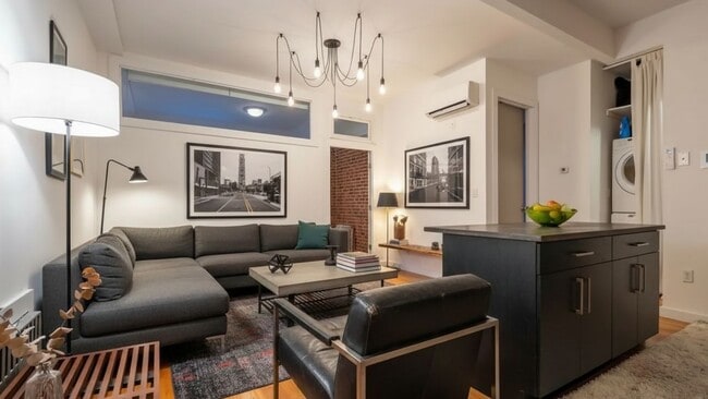 Building Photo - 121 Marlborough St Unit 2