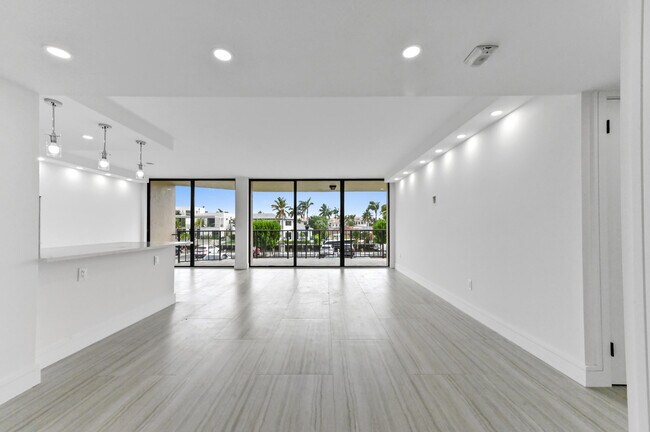 Photo - 899 Jeffery St Unit 208