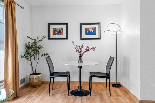 Photo - 4025 Chowen Ave S