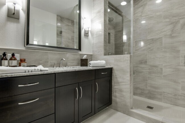 Photo - 2303 Mid Ln Unidad 216
