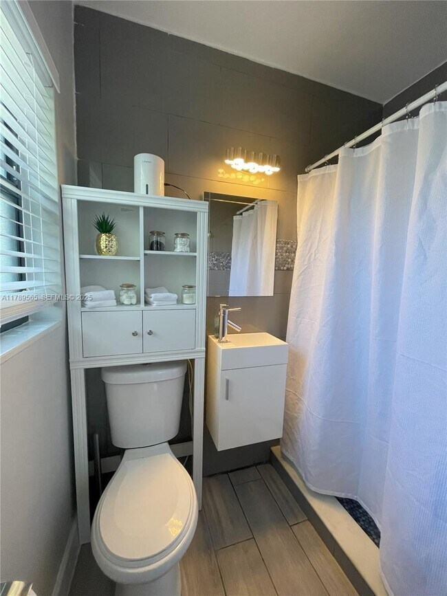 Photo - 820 S Federal Hwy Unit 3